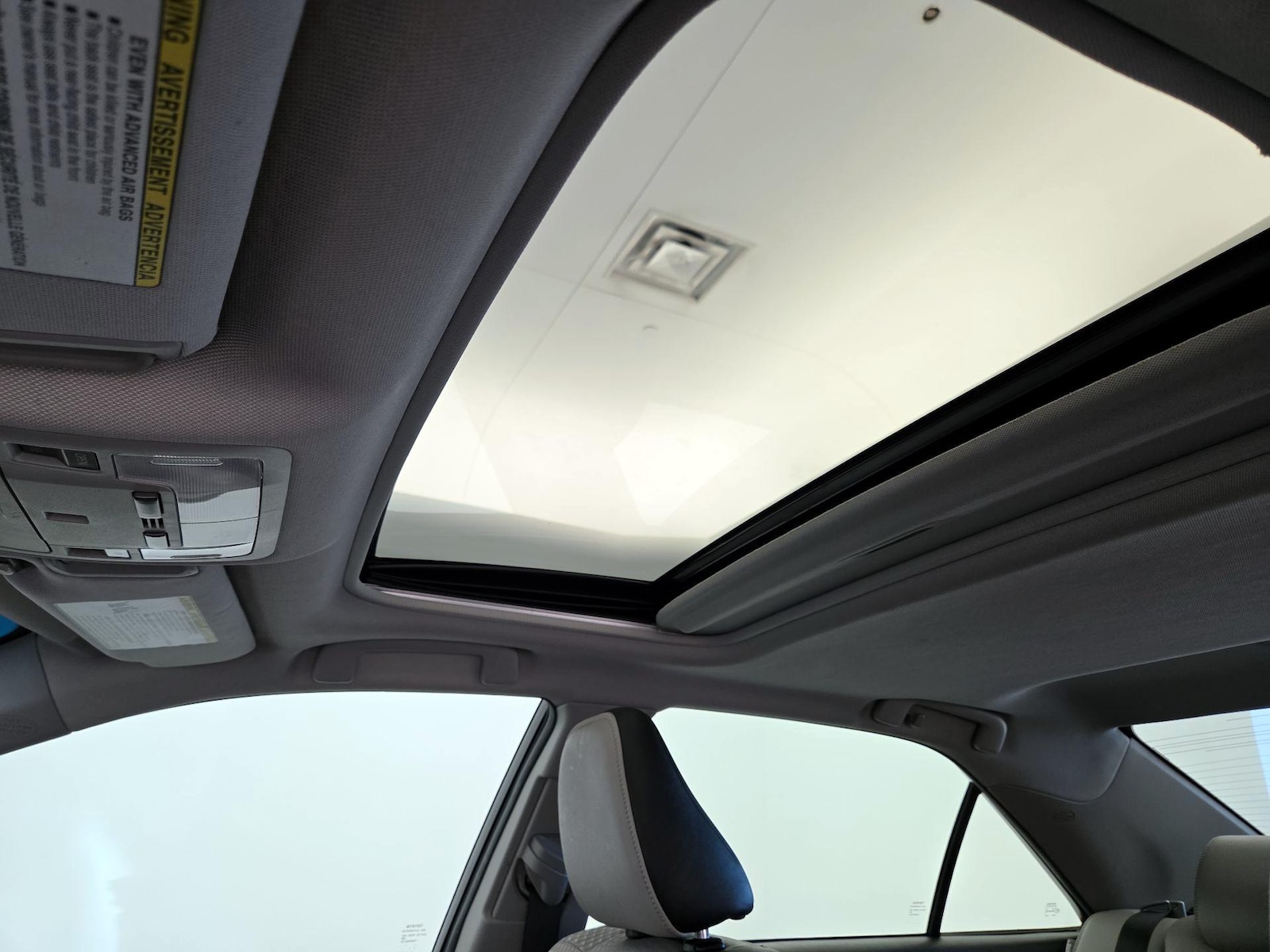 Sunroof(s) & Overhead Airbags