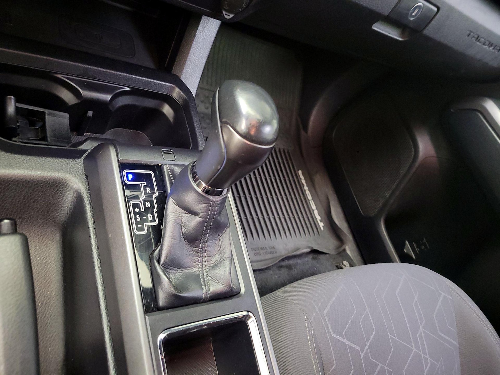 2016 Toyota Tacoma TRD Sport - Photo 19