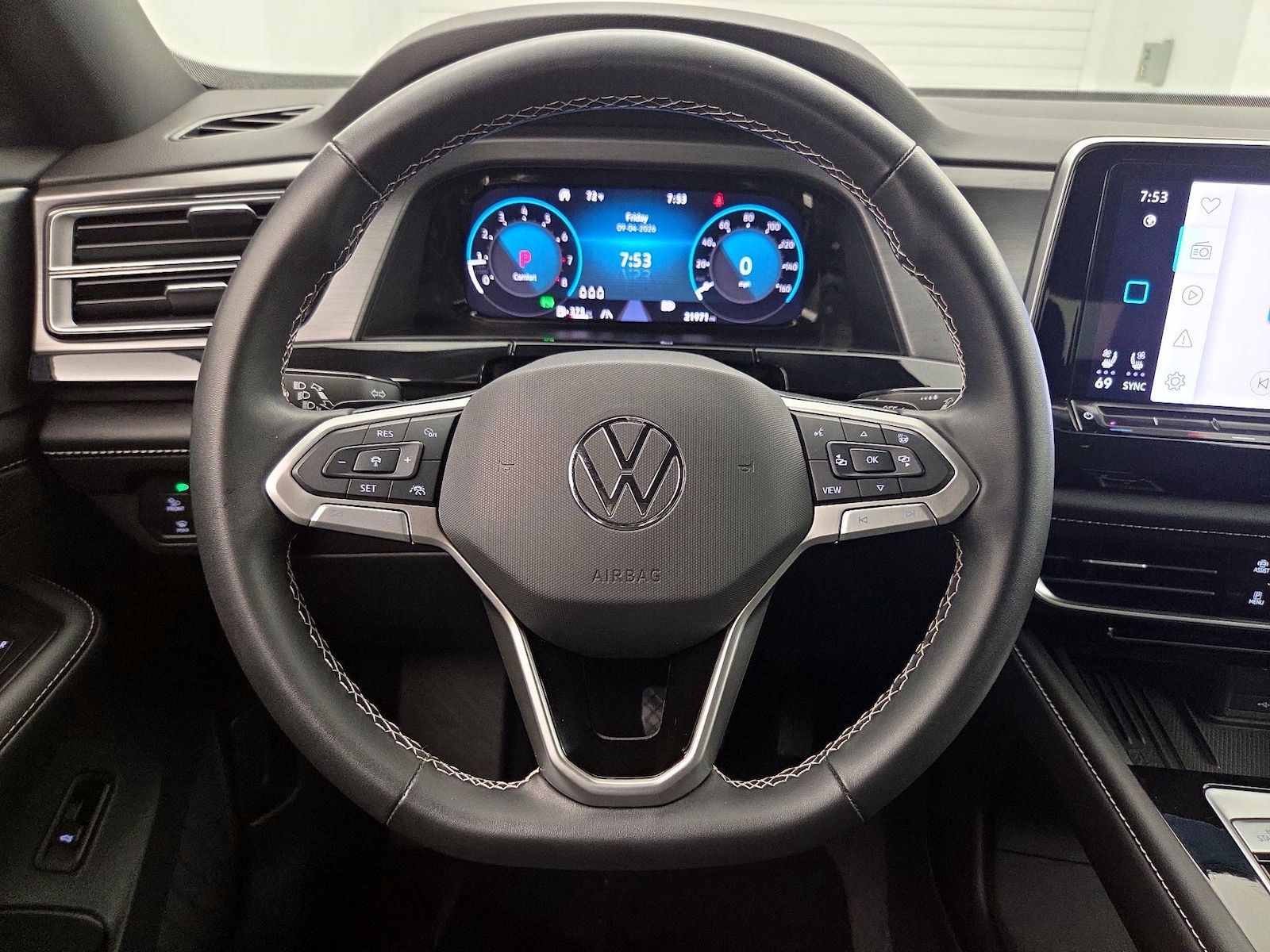 2025 Volkswagen Atlas Cross Sport SE w/Tech - Photo 11