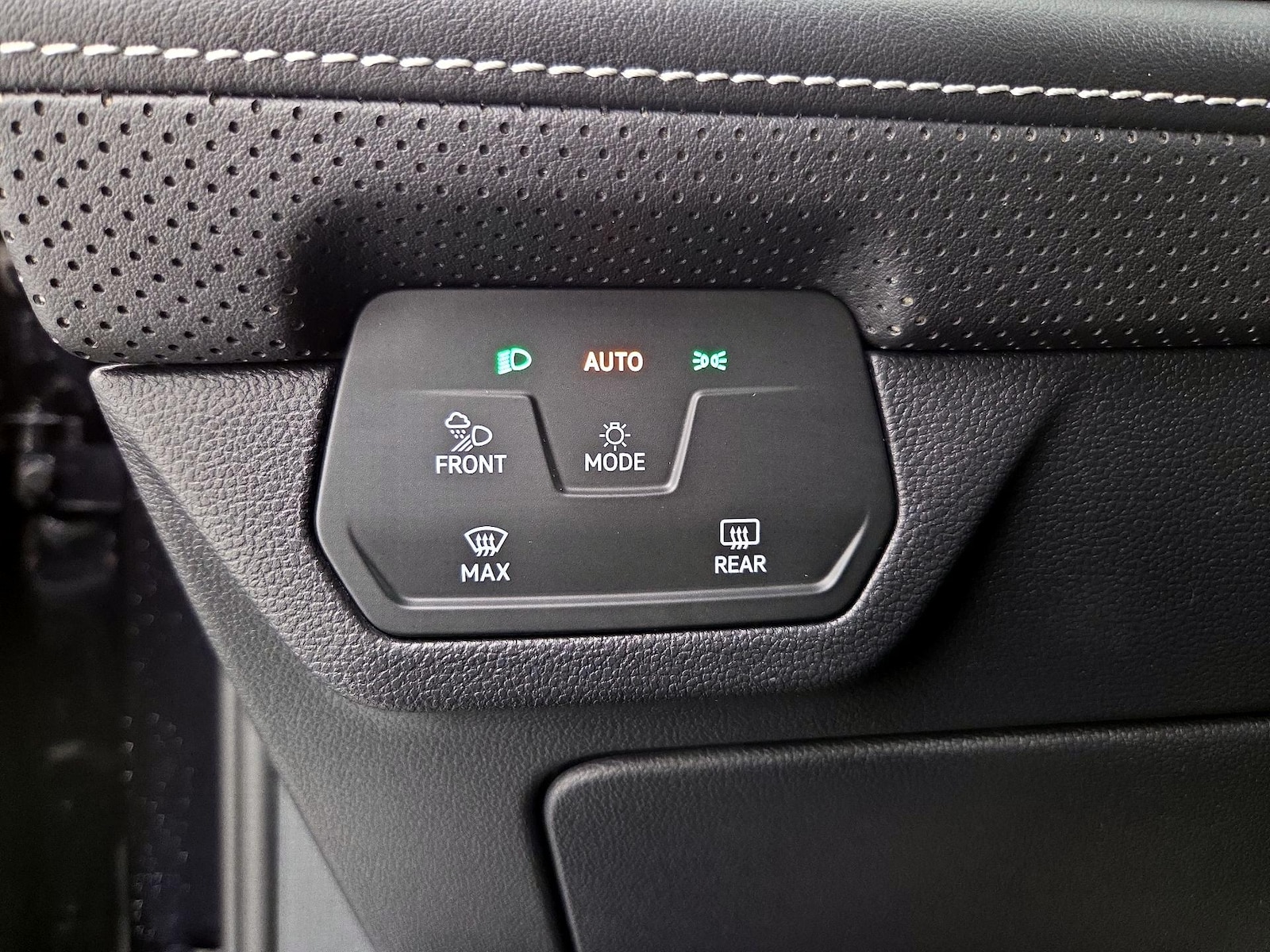 2025 Volkswagen Atlas Cross Sport SE w/Tech - Photo 14