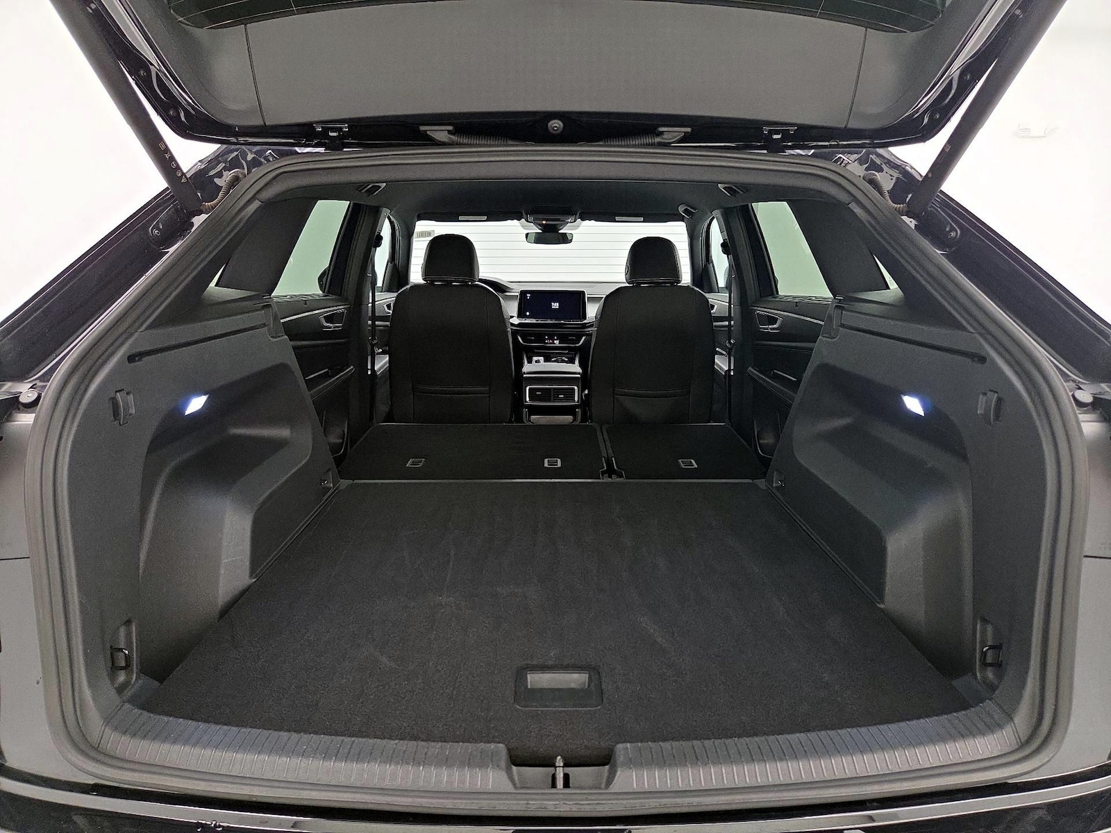 2025 Volkswagen Atlas Cross Sport SE w/Tech - Photo 22