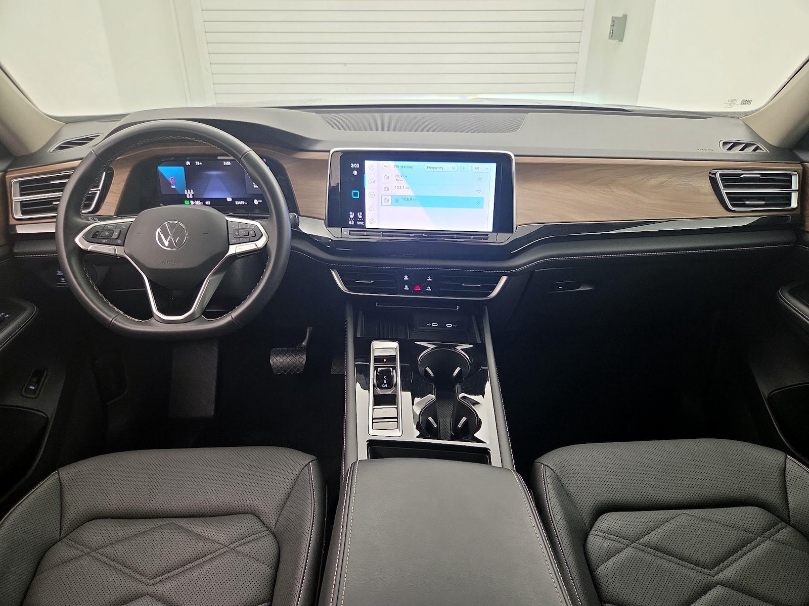 2025 Volkswagen Atlas SE w/Tech - Photo 10