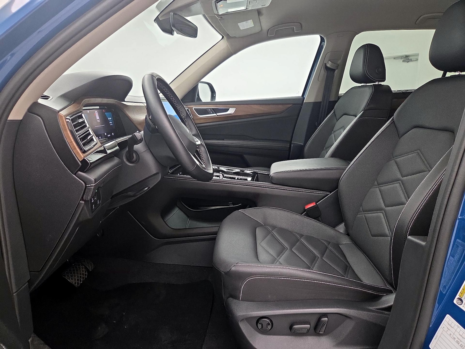 2025 Volkswagen Atlas SE w/Tech - Photo 12