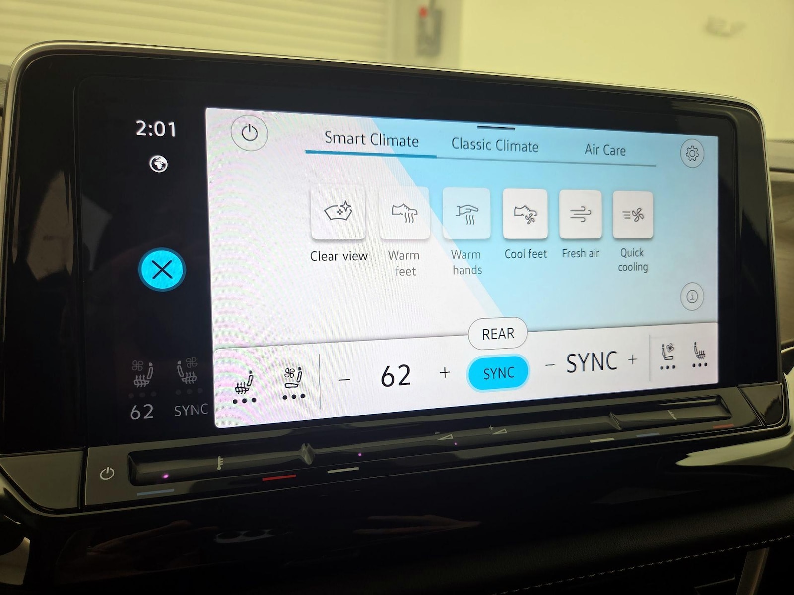 2025 Volkswagen Atlas SE w/Tech - Photo 17