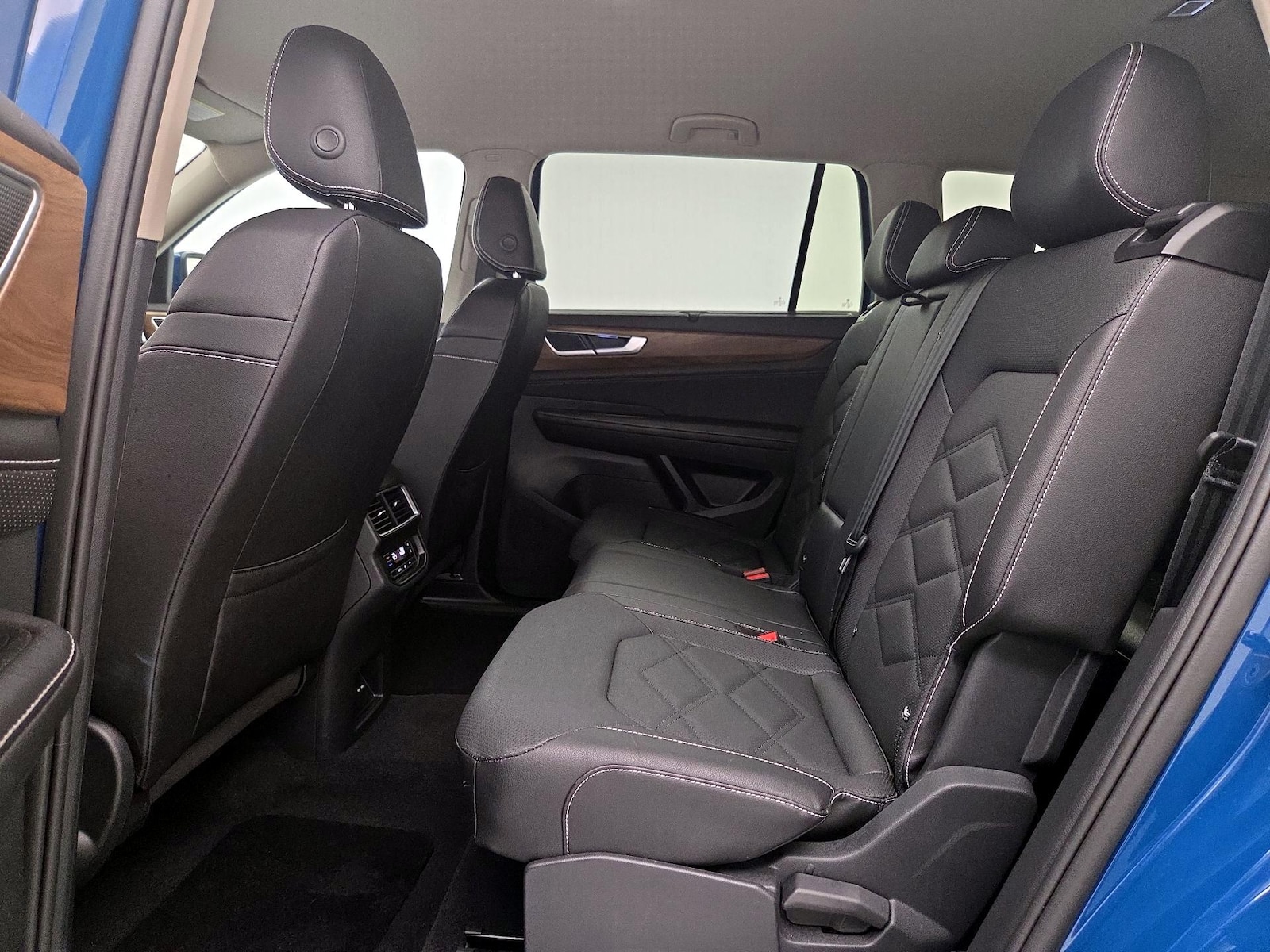 2025 Volkswagen Atlas SE w/Tech - Photo 20