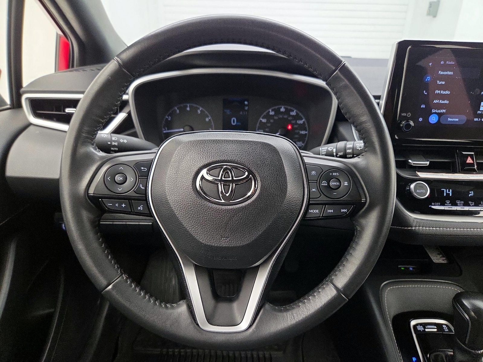 2024 Toyota Corolla Hatchback SE - Photo 11