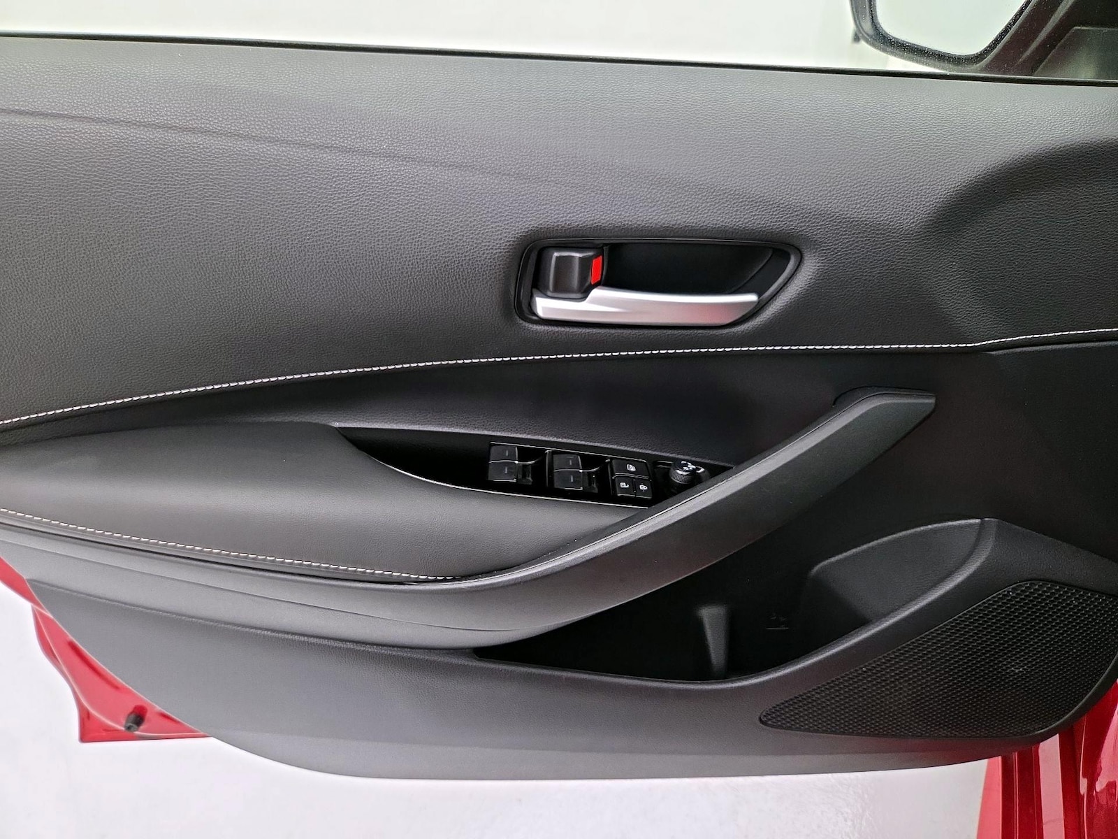 2024 Toyota Corolla Hatchback SE - Photo 13