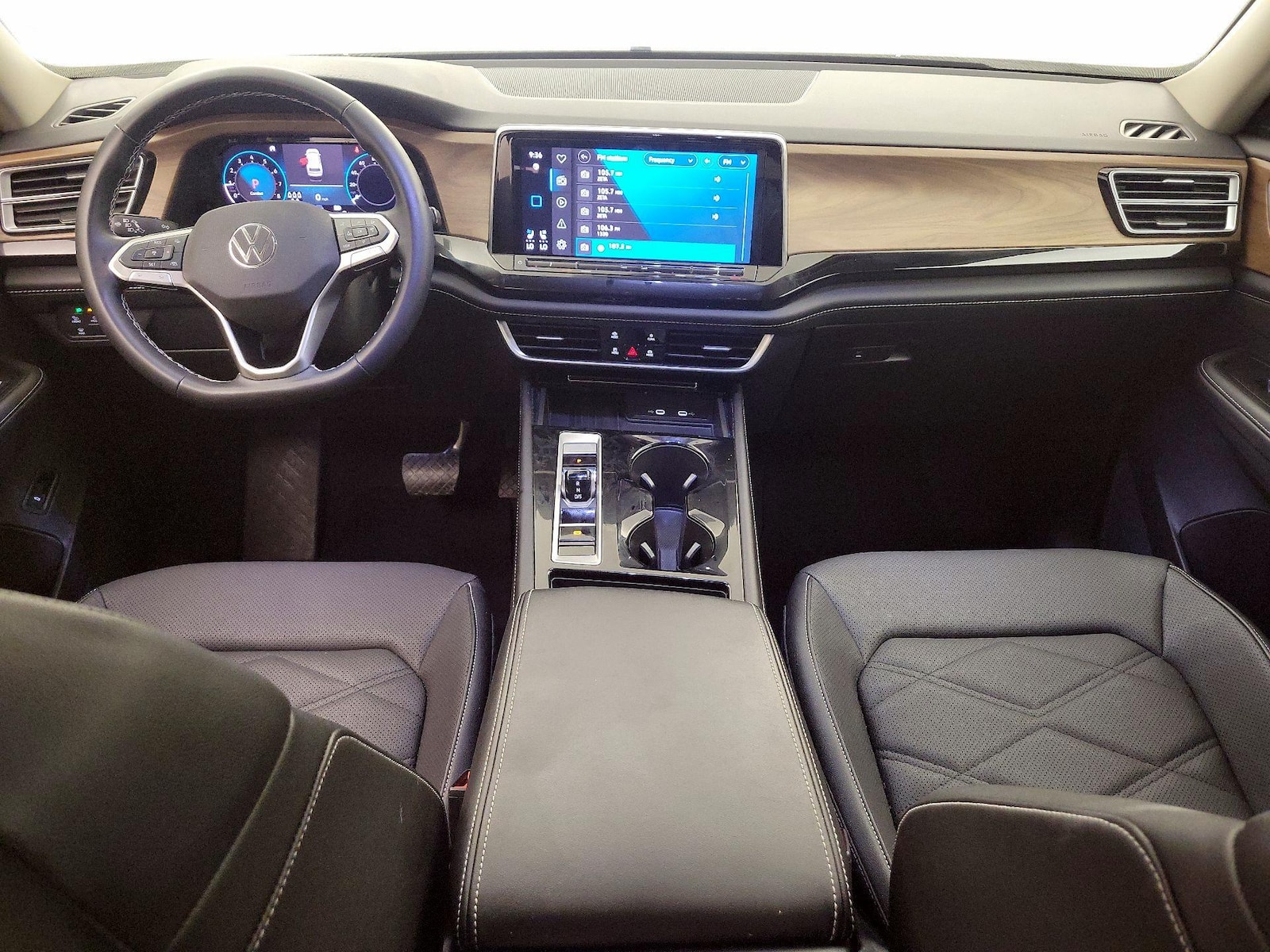 2025 Volkswagen Atlas SE w/Tech - Photo 10