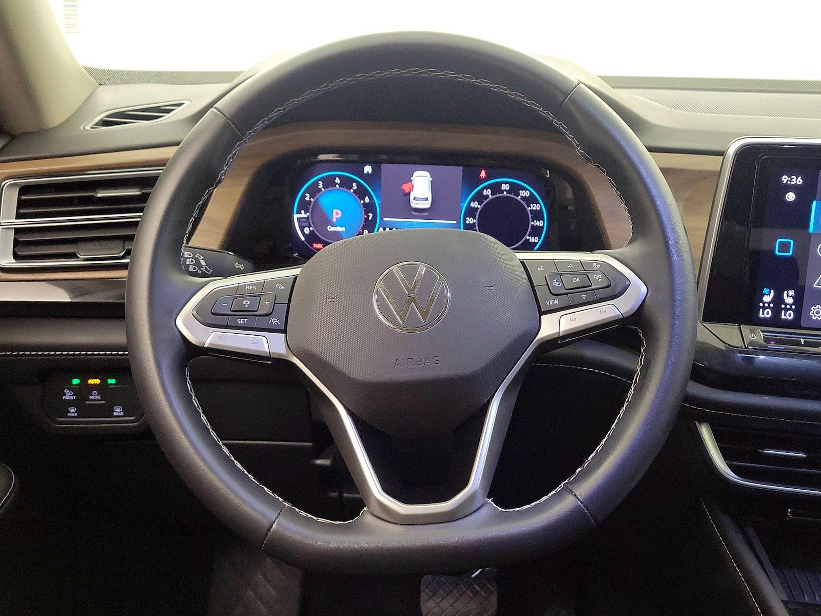 2025 Volkswagen Atlas SE w/Tech - Photo 11