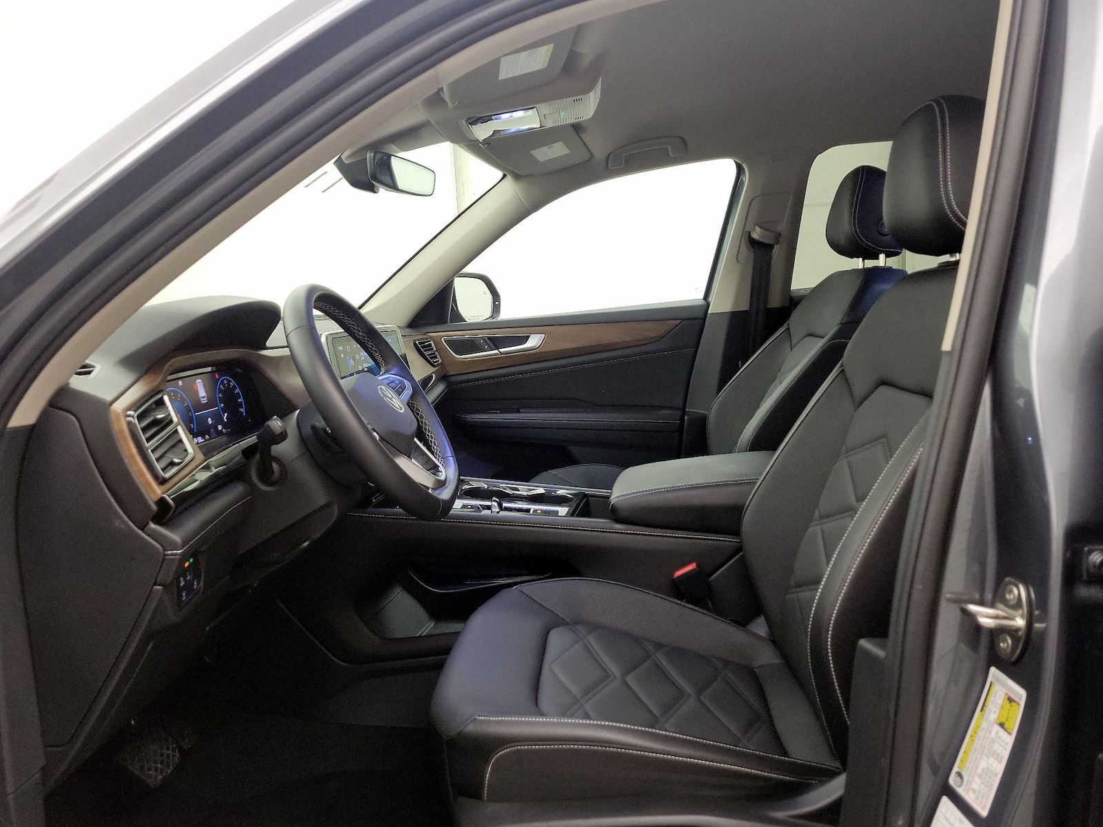 2025 Volkswagen Atlas SE w/Tech - Photo 12