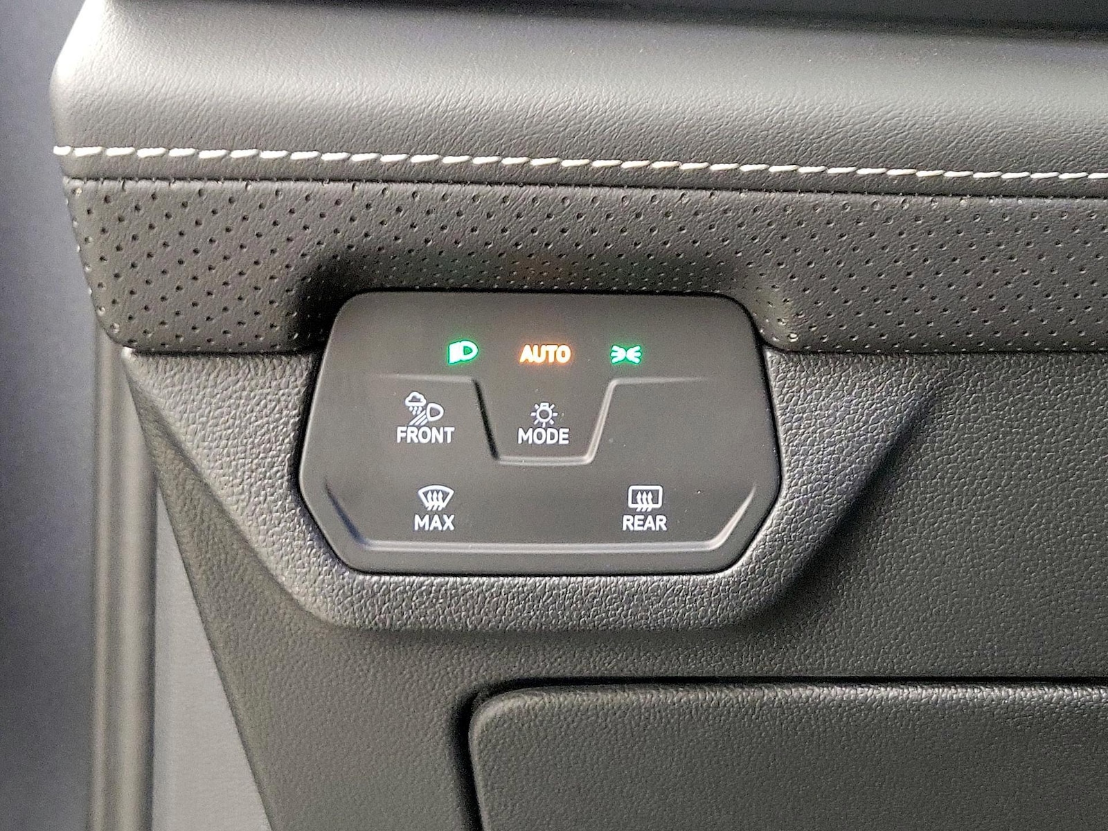 2025 Volkswagen Atlas SE w/Tech - Photo 14