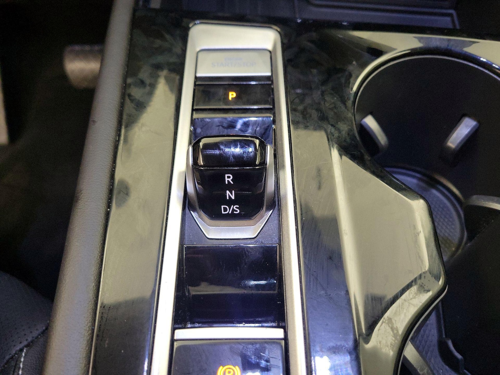 2025 Volkswagen Atlas SE w/Tech - Photo 18