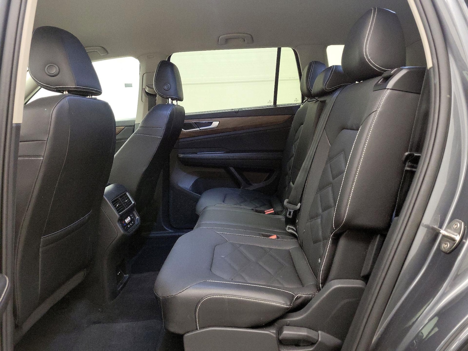 2025 Volkswagen Atlas SE w/Tech - Photo 20