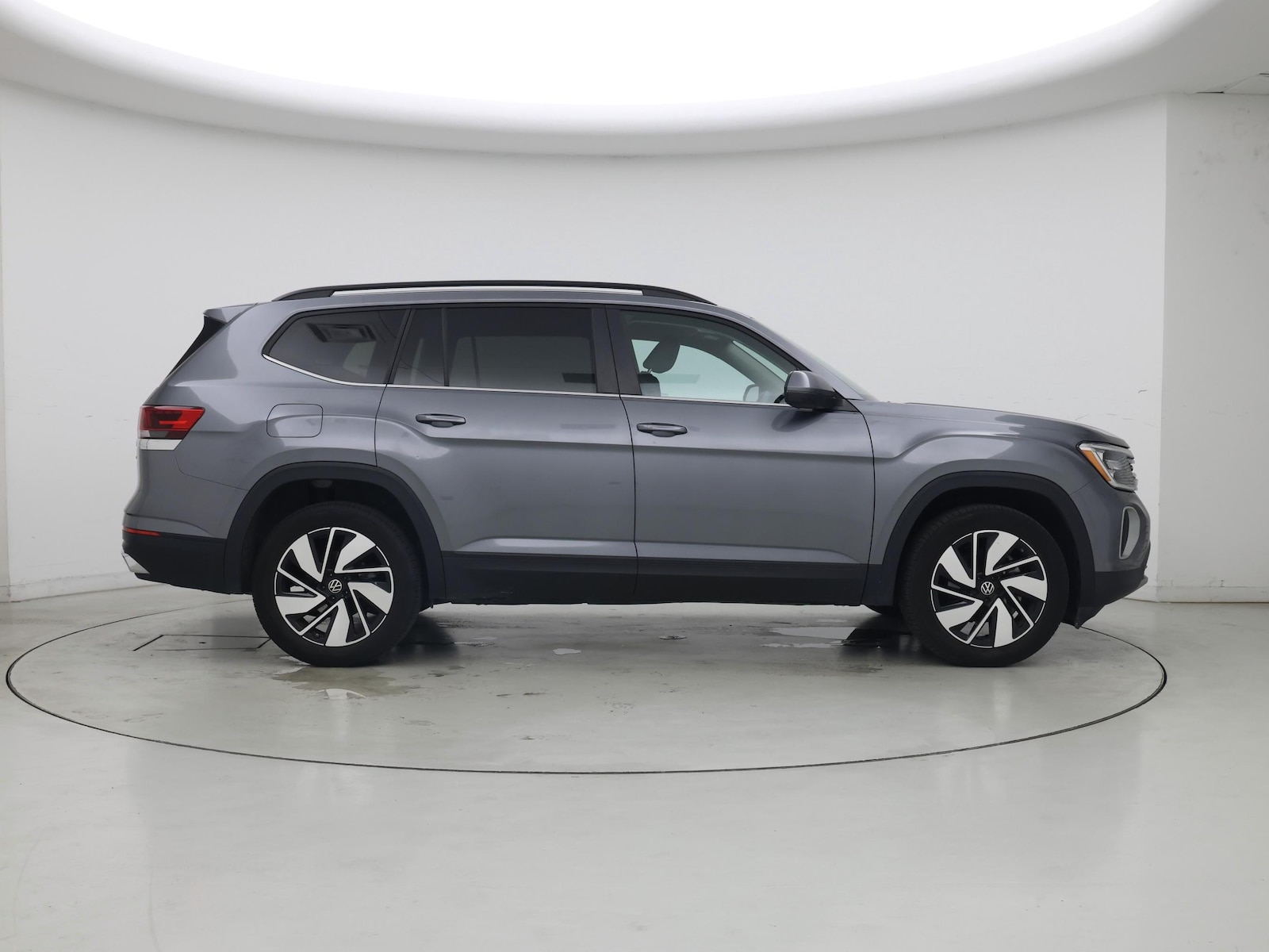 2025 Volkswagen Atlas SE w/Tech - Photo 8
