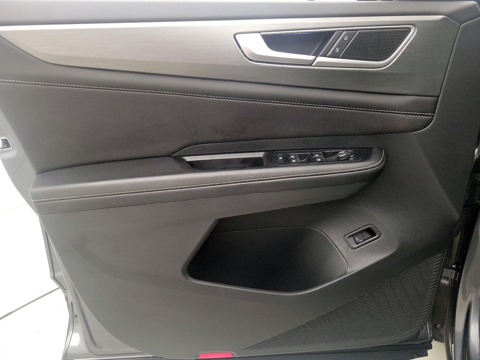2025 Volkswagen Atlas Cross Sport SE w/Tech - Photo 13