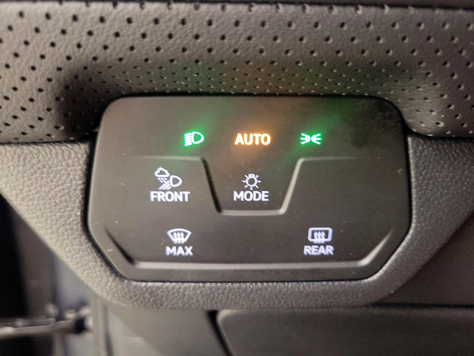 2025 Volkswagen Atlas Cross Sport SE w/Tech - Photo 14