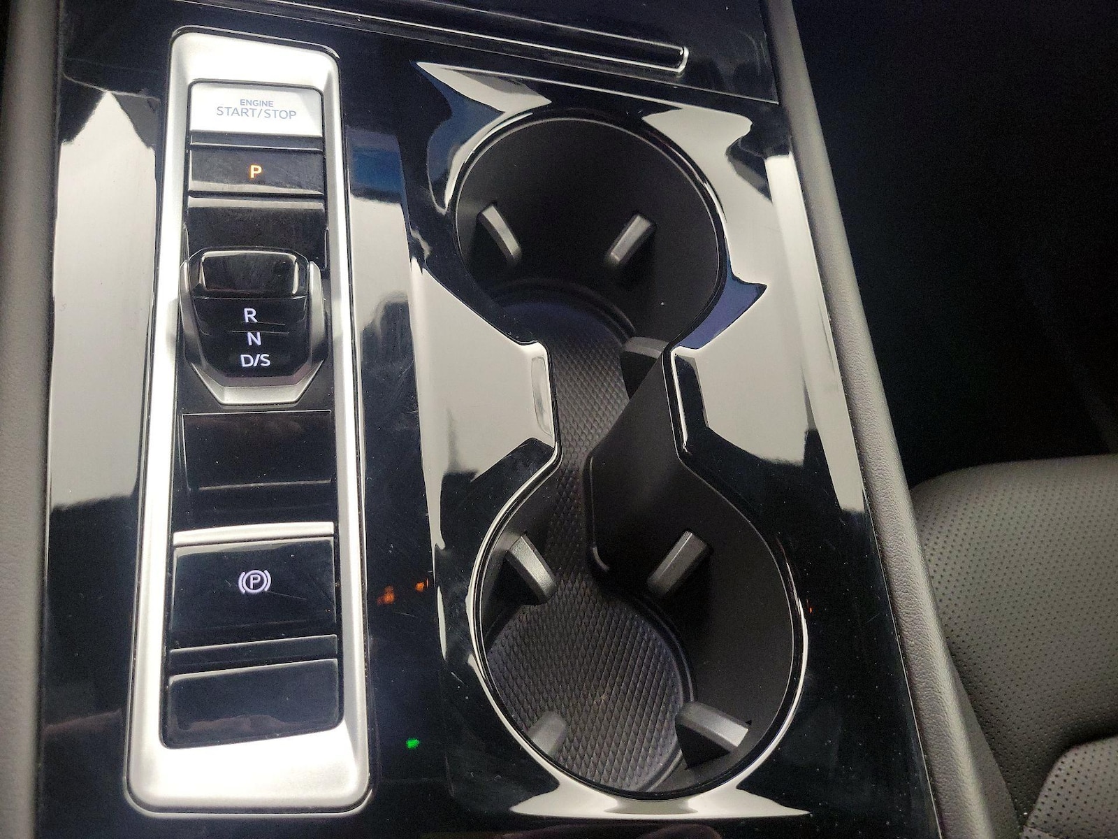 2025 Volkswagen Atlas Cross Sport SE w/Tech - Photo 18
