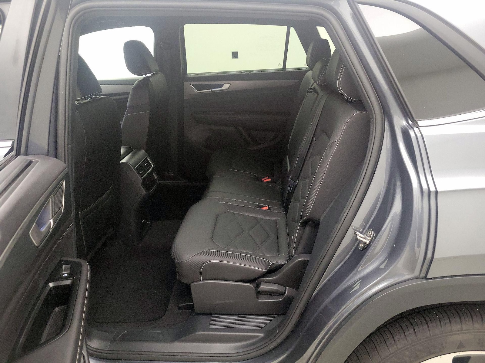 2025 Volkswagen Atlas Cross Sport SE w/Tech - Photo 20
