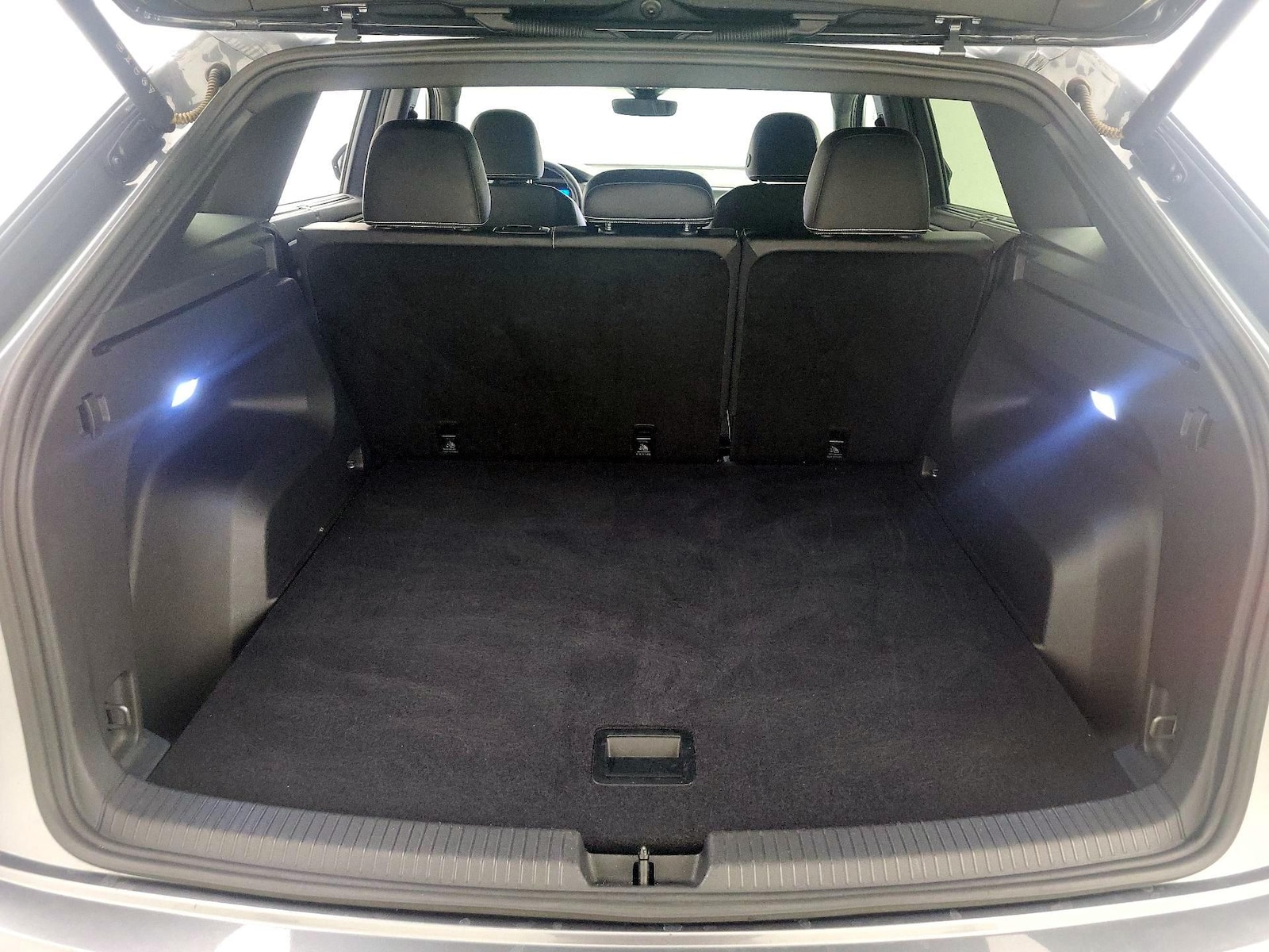 2025 Volkswagen Atlas Cross Sport SE w/Tech - Photo 21