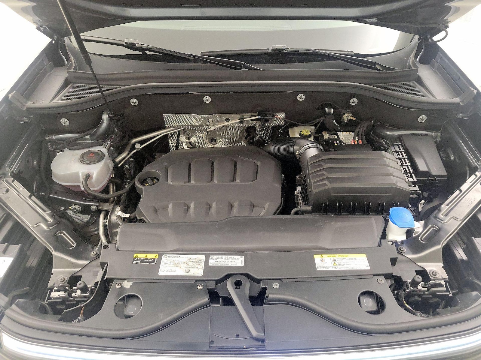 2025 Volkswagen Atlas Cross Sport SE w/Tech - Photo 23