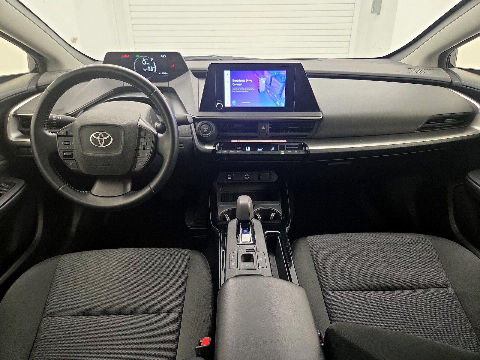 2025 Toyota Prius LE - Photo 10
