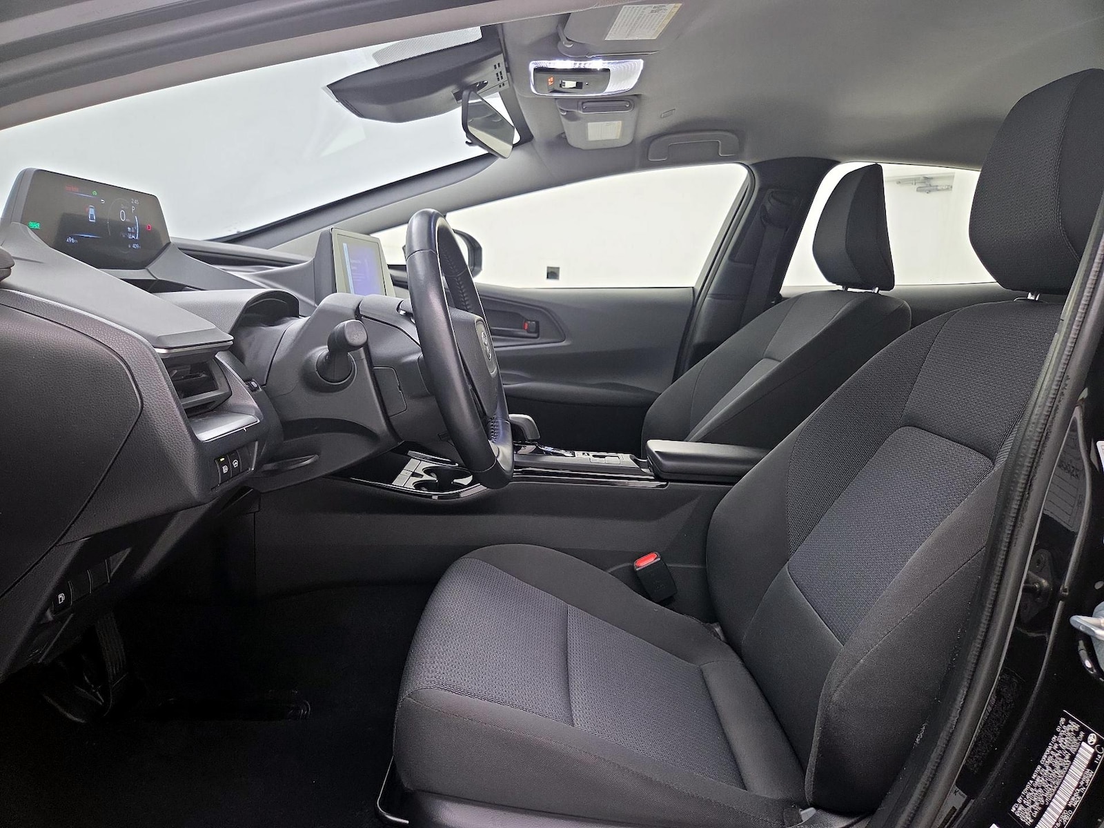 2025 Toyota Prius LE - Photo 12