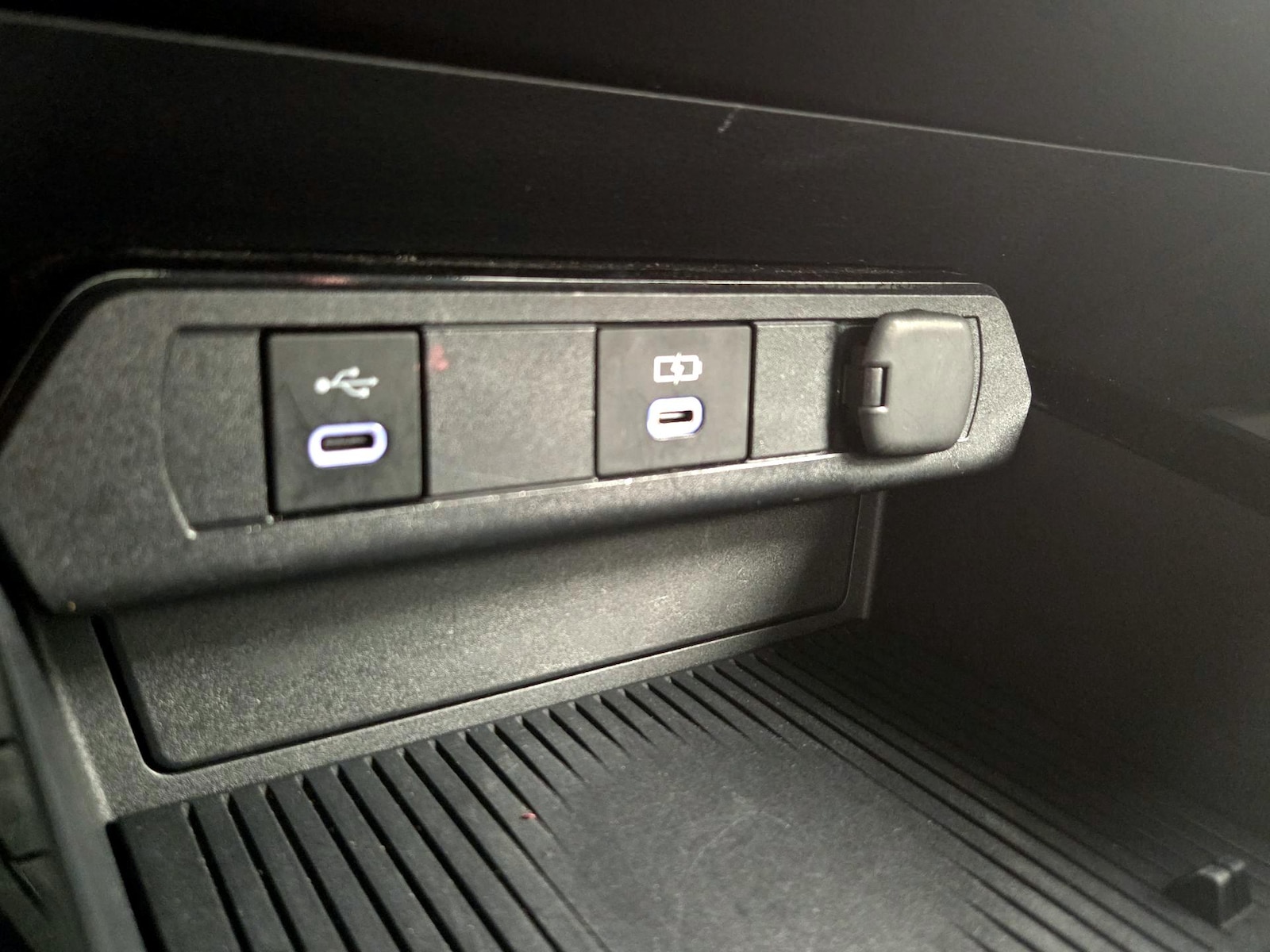 2025 Toyota Prius LE - Photo 19