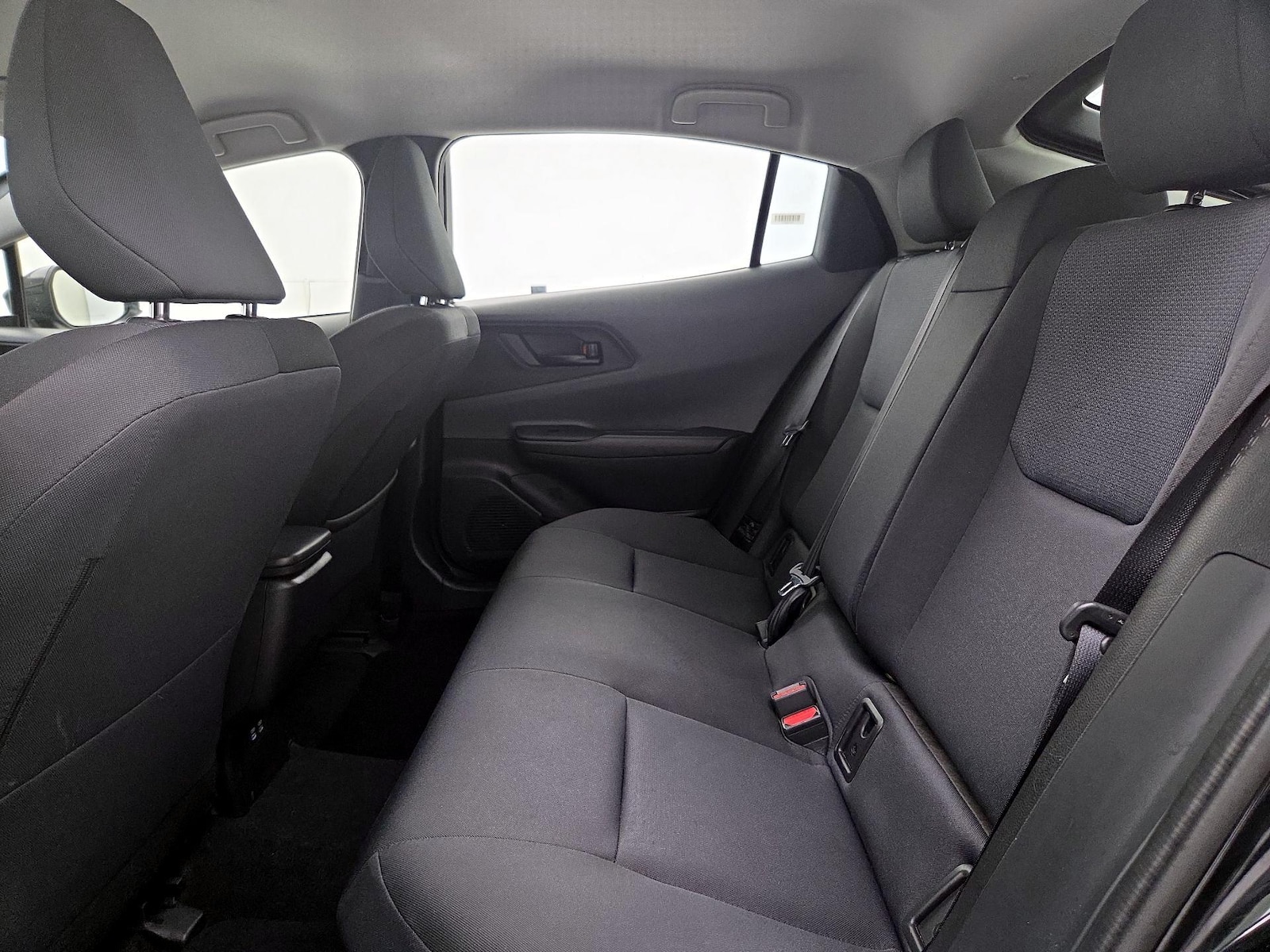 2025 Toyota Prius LE - Photo 20