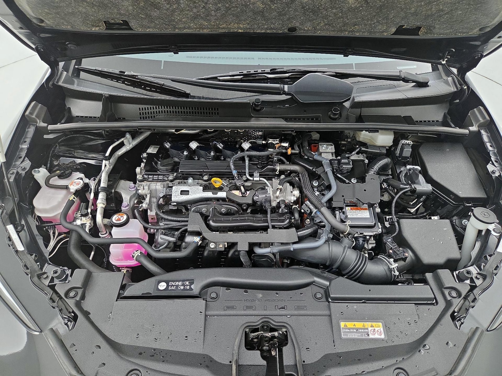 2025 Toyota Prius LE - Photo 22