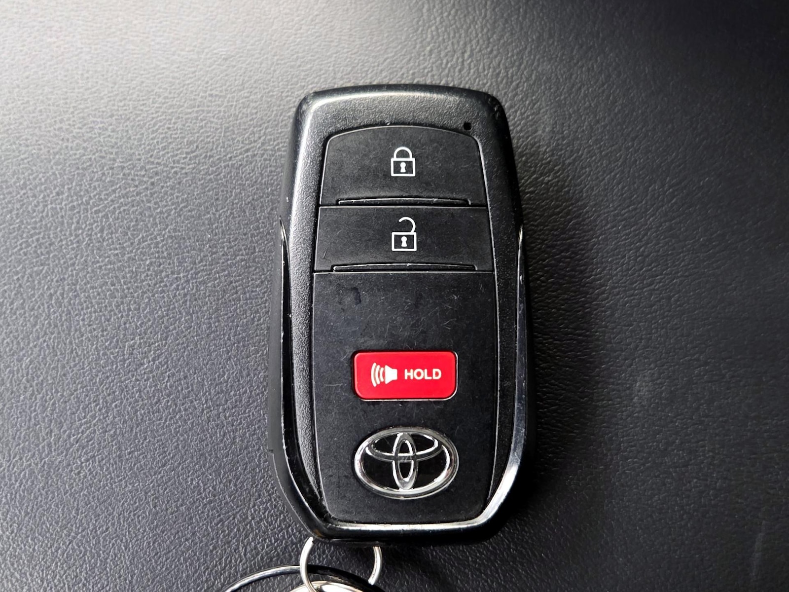 2025 Toyota Prius LE - Photo 23