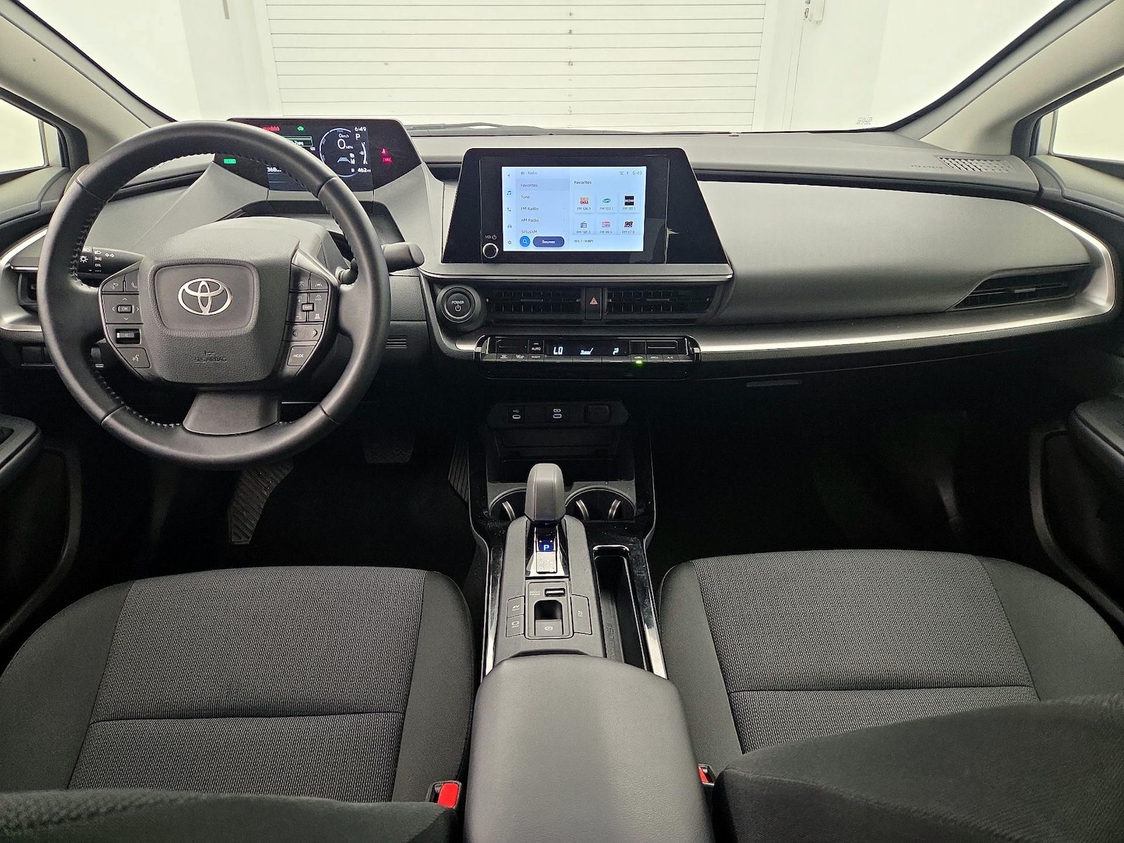 2025 Toyota Prius LE - Photo 10