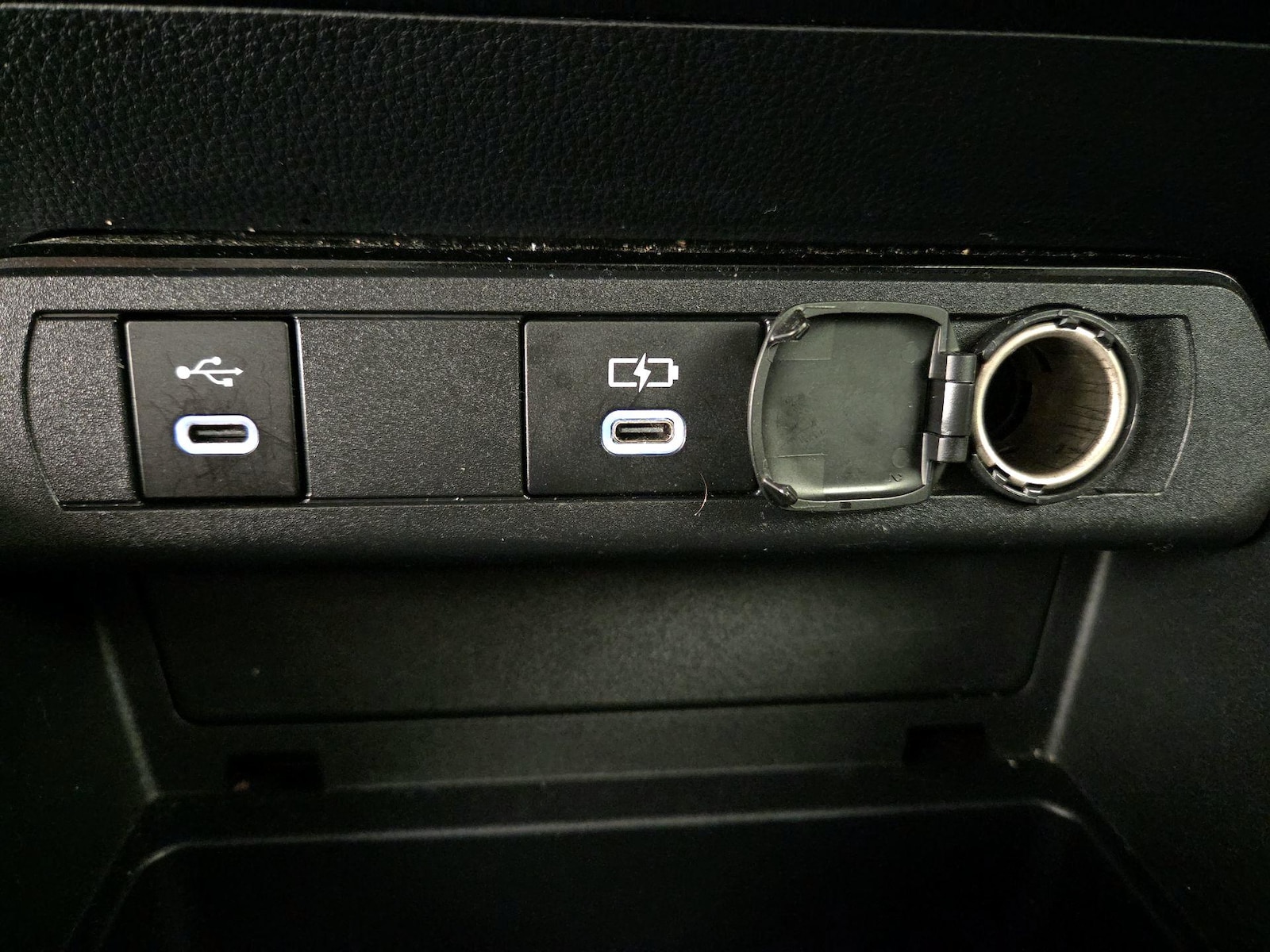 2025 Toyota Prius LE - Photo 19