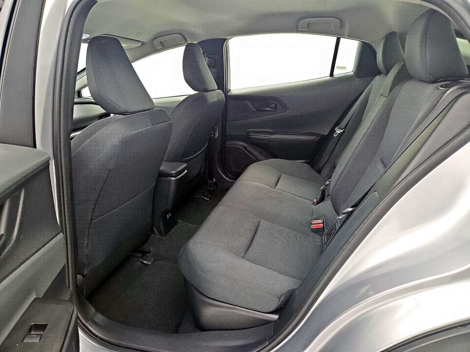 2025 Toyota Prius LE - Photo 20