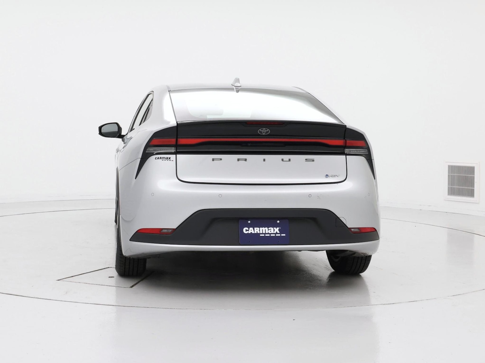 2025 Toyota Prius LE - Photo 7