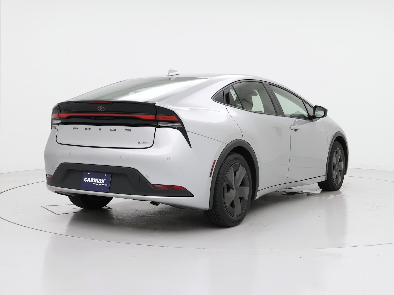2025 Toyota Prius LE - Photo 9
