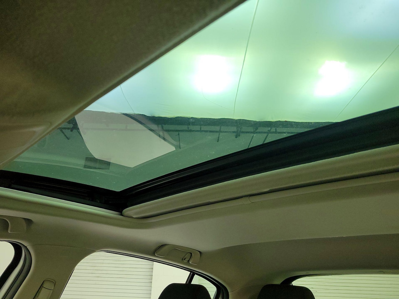 Sunroof(s) & Overhead Airbags