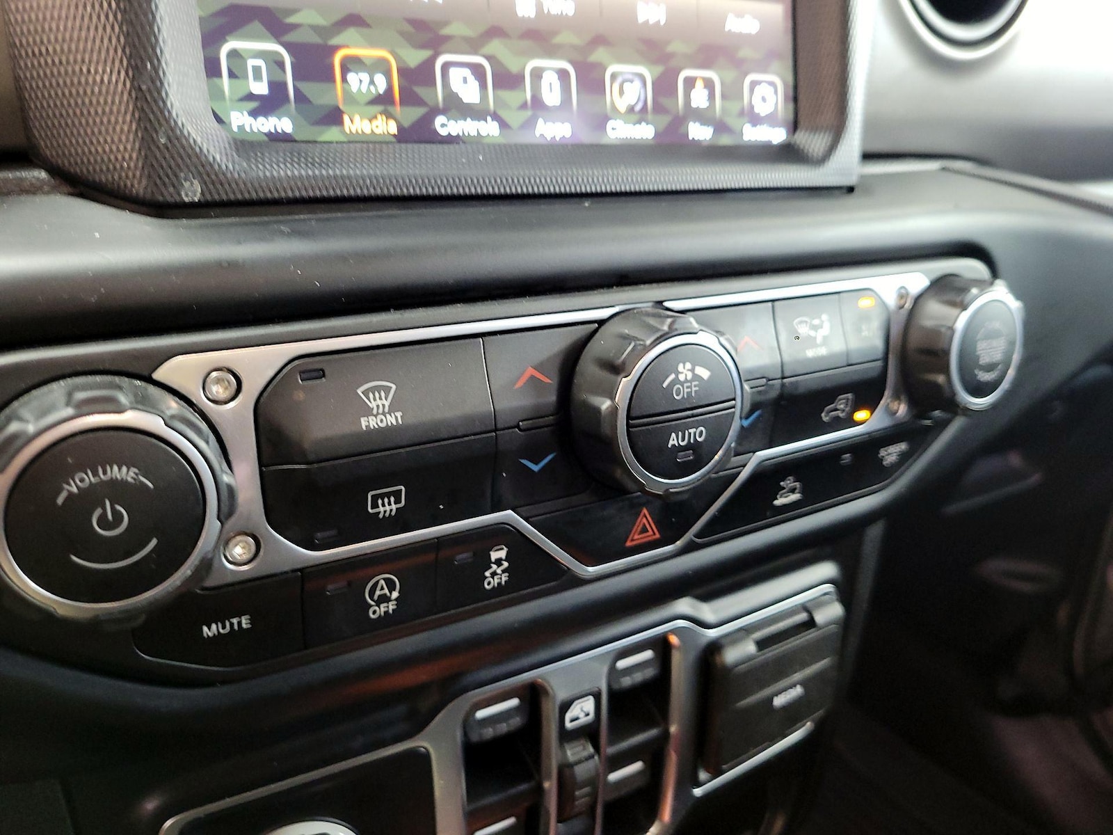 2021 Jeep Wrangler Unlimited Willys - Photo 18