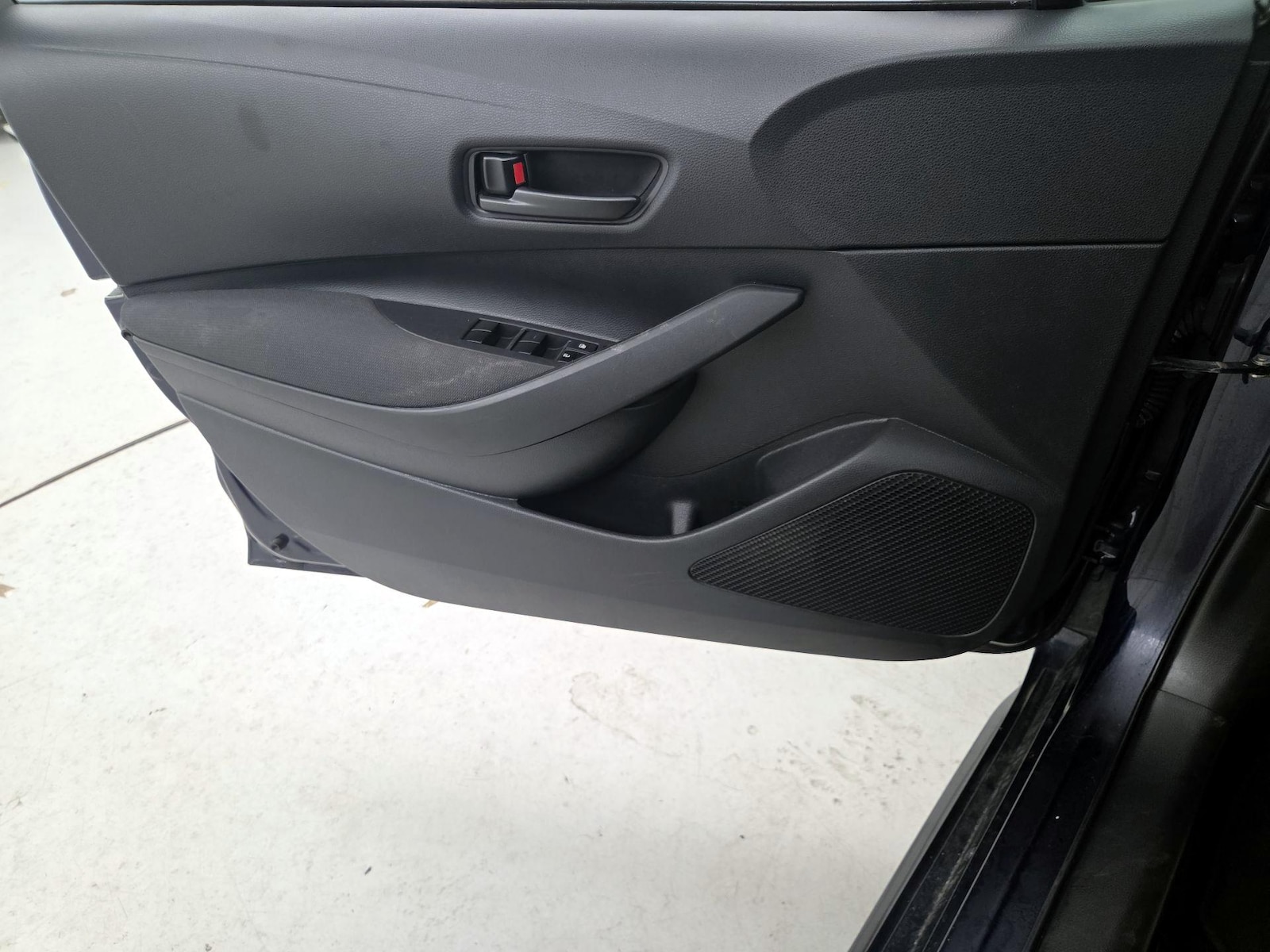 2025 Toyota Corolla LE - Photo 13