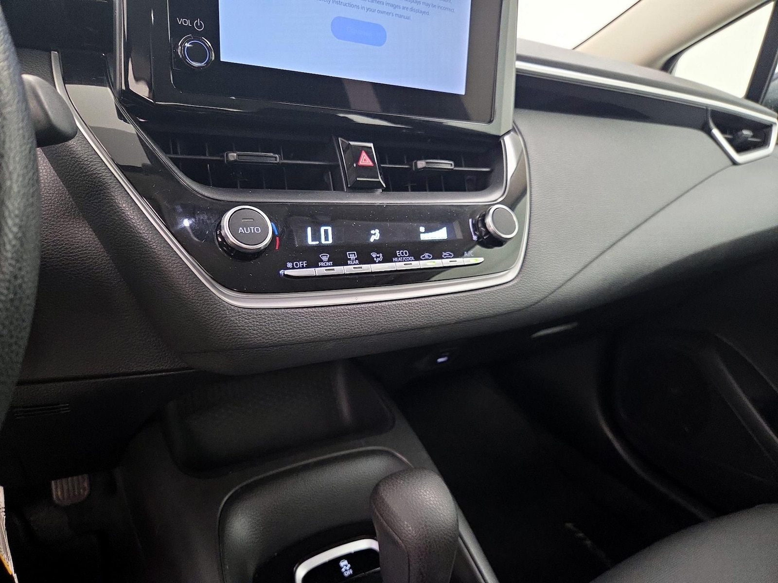 2025 Toyota Corolla LE - Photo 17