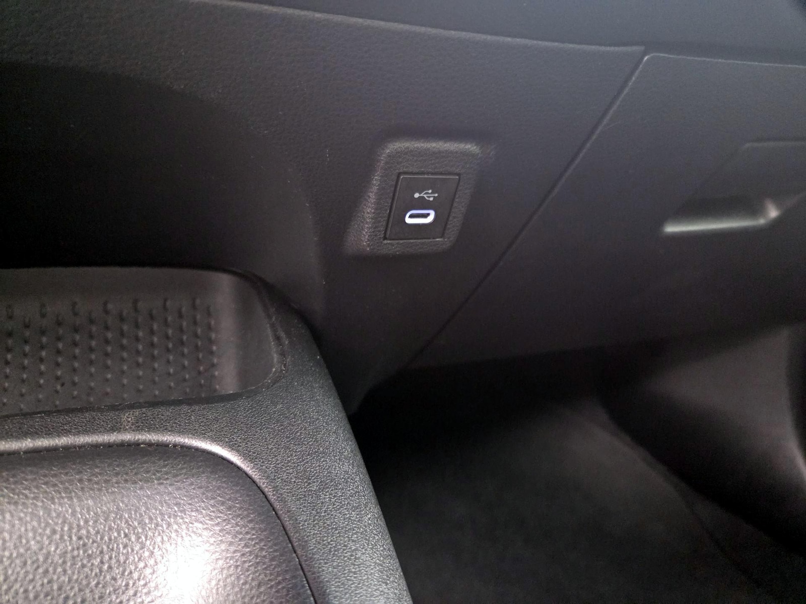 2025 Toyota Corolla LE - Photo 19