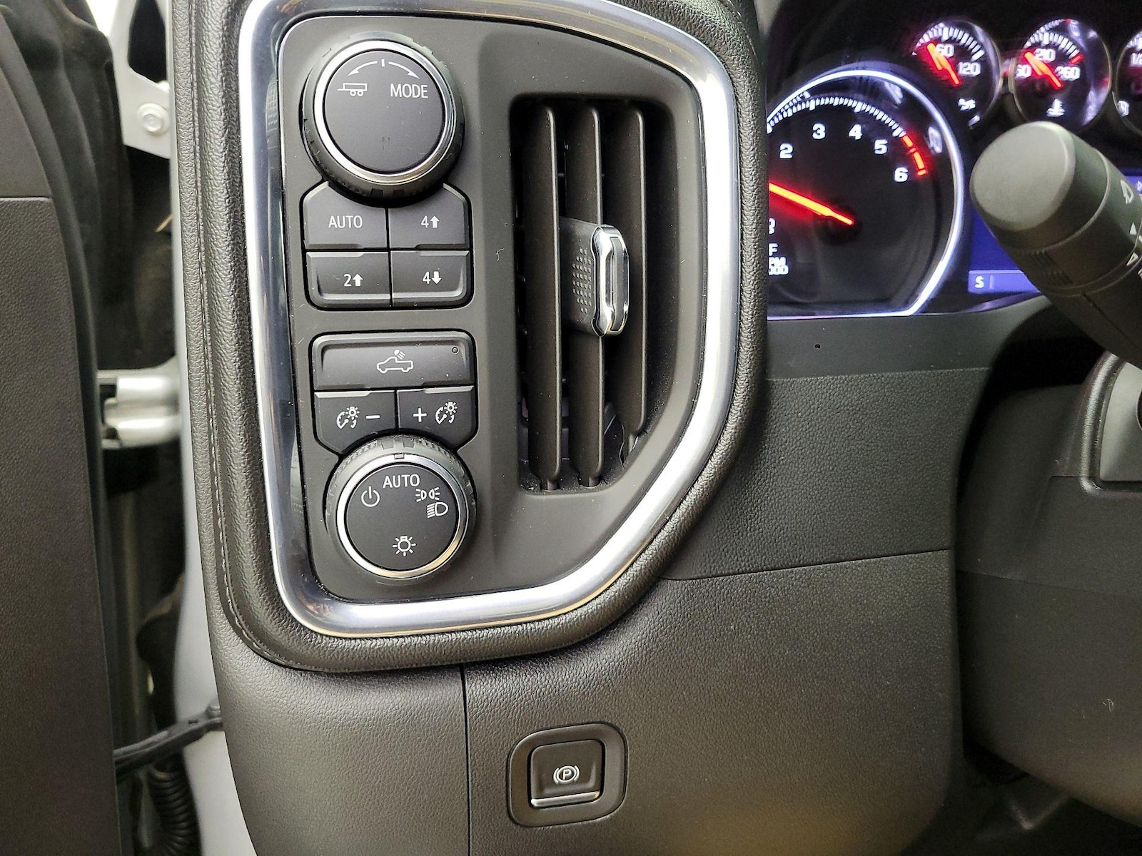 2020 Chevrolet Silverado 1500 LT - Photo 14