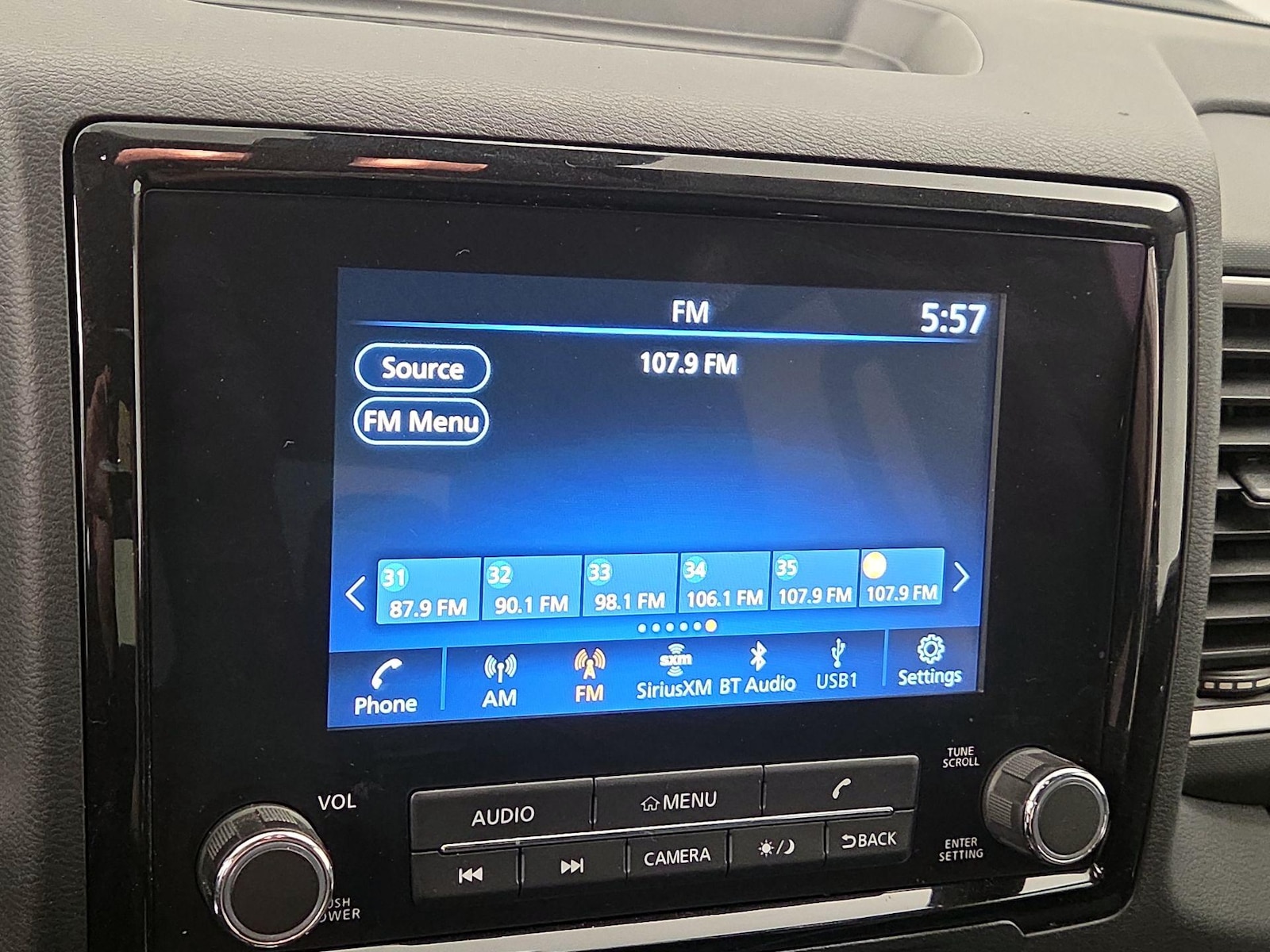 2022 Nissan Frontier SV - Photo 16