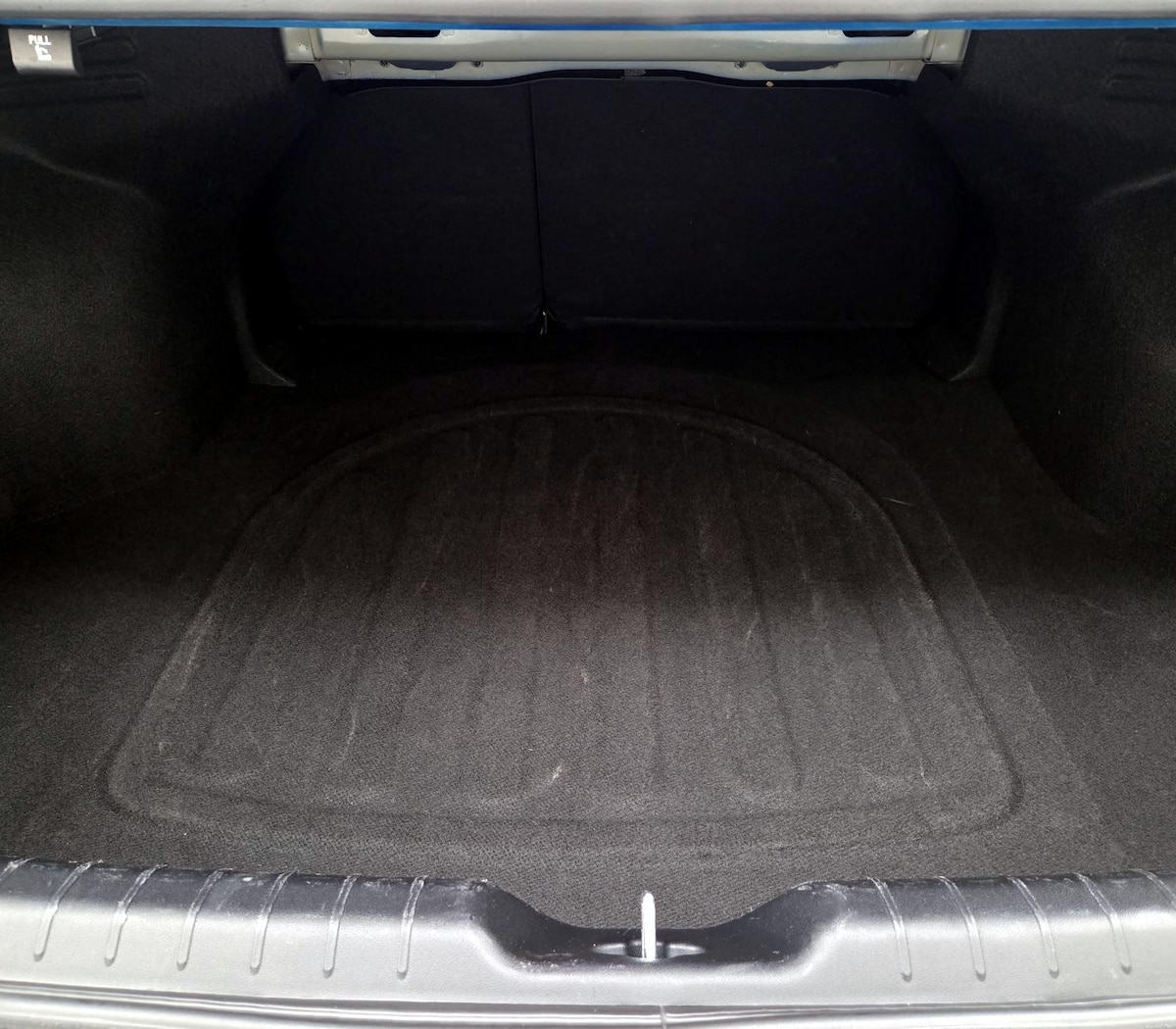 Trunk/Cargo (Seats Up)