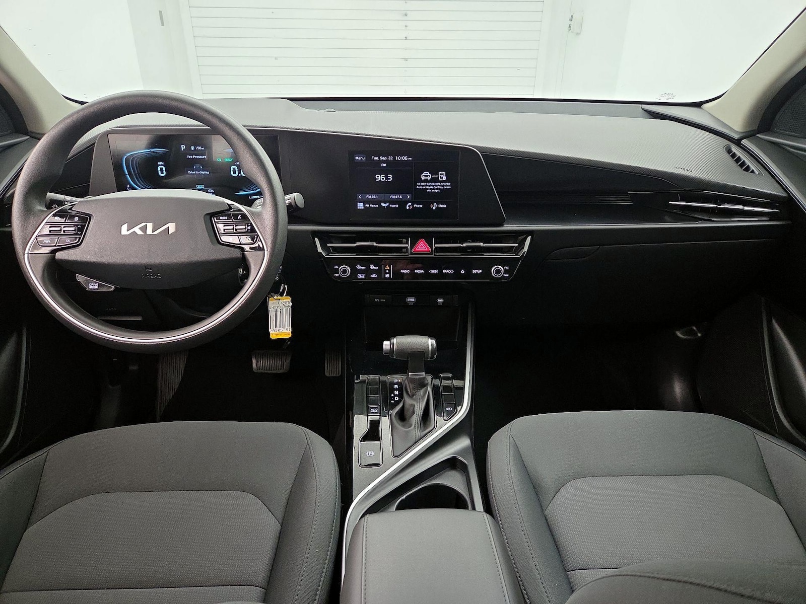 2025 Kia Niro LX - Photo 10