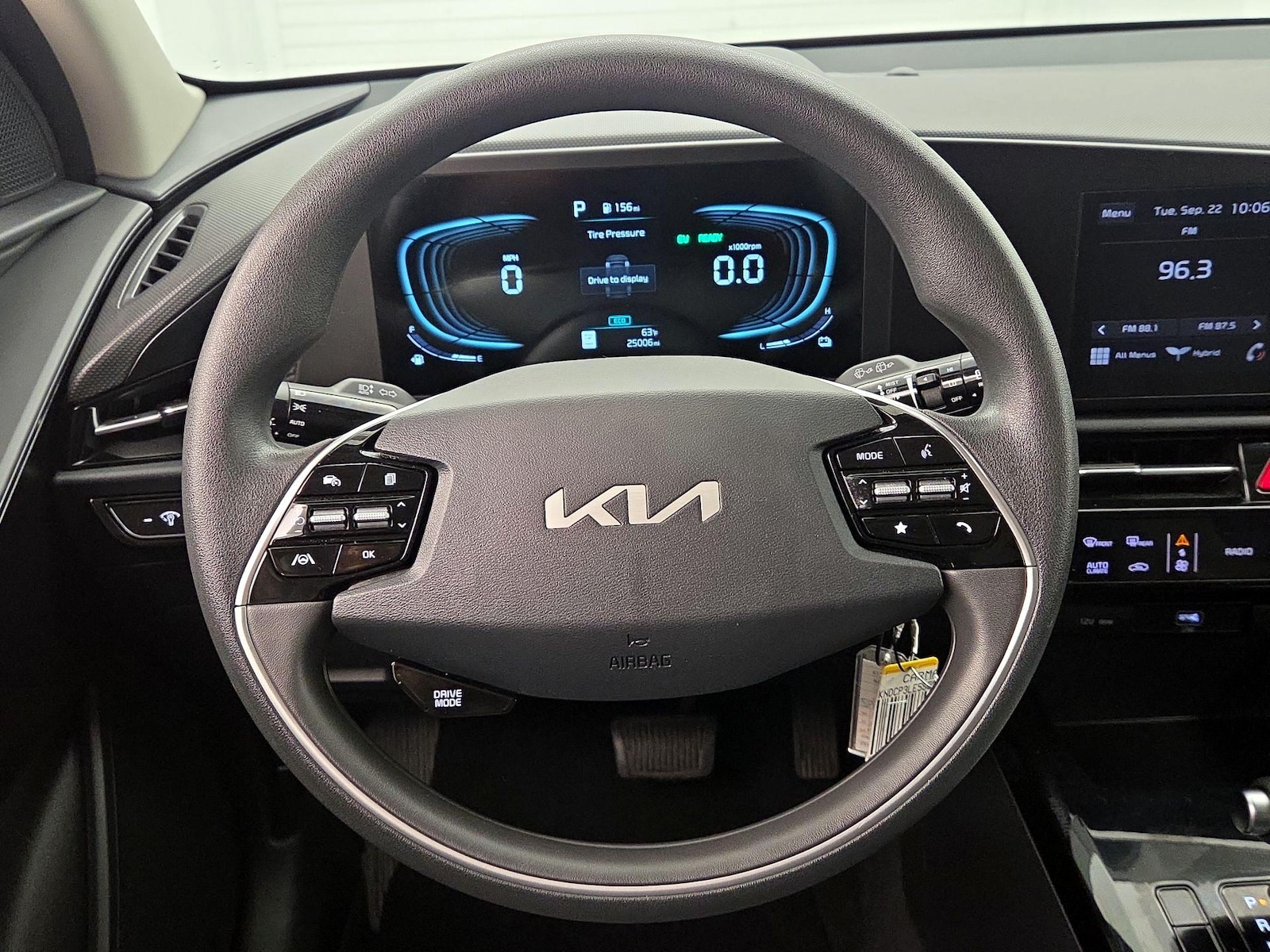 2025 Kia Niro LX - Photo 11