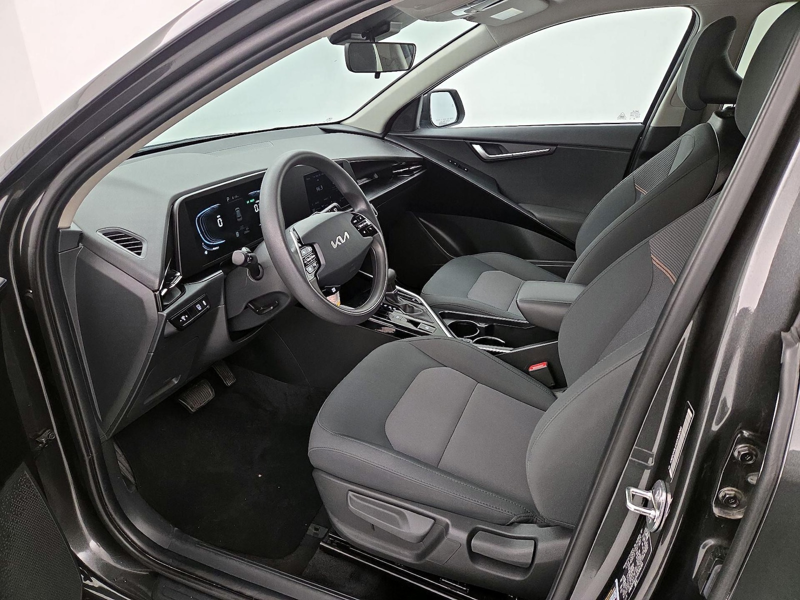 2025 Kia Niro LX - Photo 12