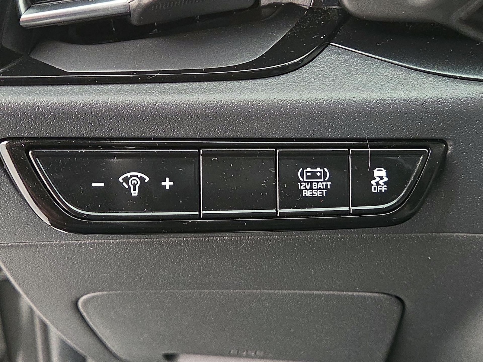 2025 Kia Niro LX - Photo 14