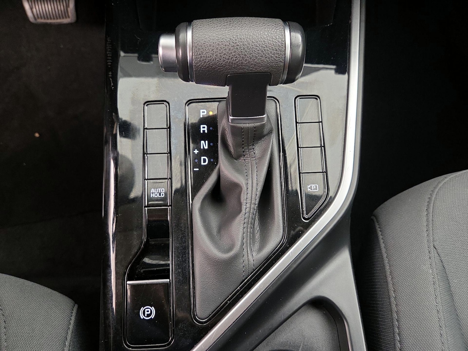 2025 Kia Niro LX - Photo 18