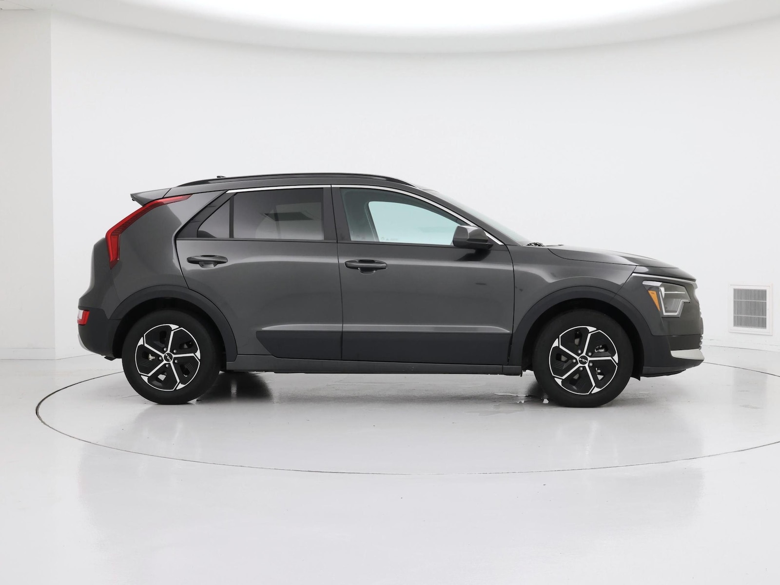 2025 Kia Niro LX - Photo 8
