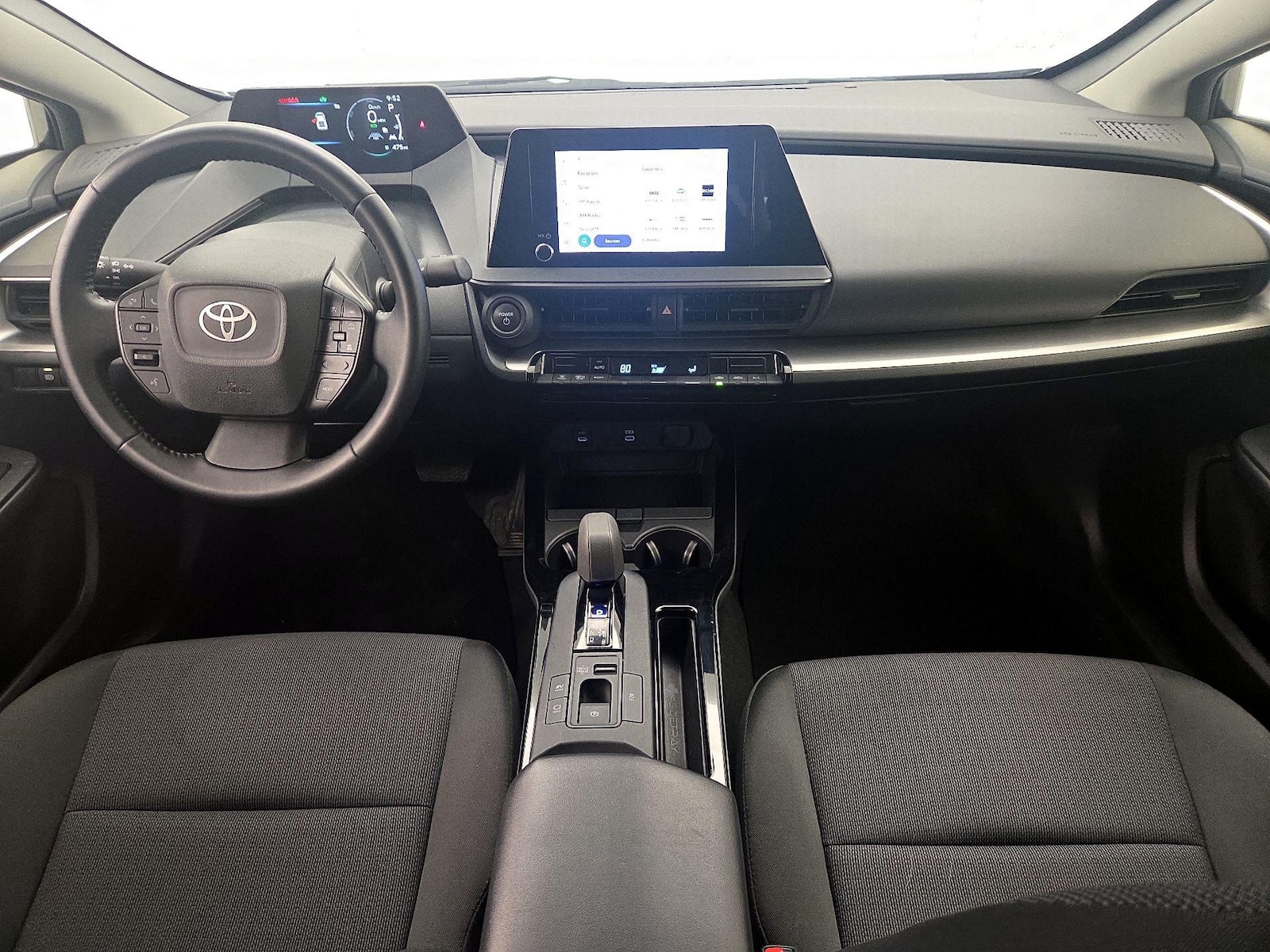 2025 Toyota Prius LE - Photo 10